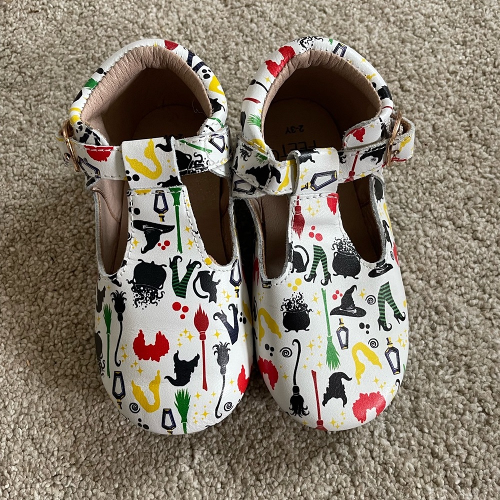 Monkey feet hocus pocus t straps